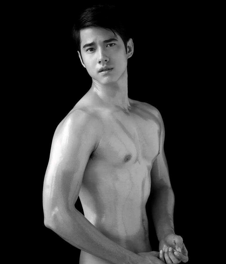Let's start the week with my ultimate Thai celeb crush Mario Maurer! 