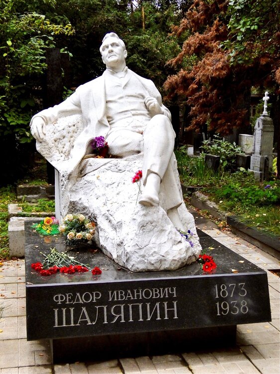 Grave_of_Chaliapin_in_Moscow.thumb.jpg.5818d3ad34436d0bbecfd1eb5fe3c90d.jpg