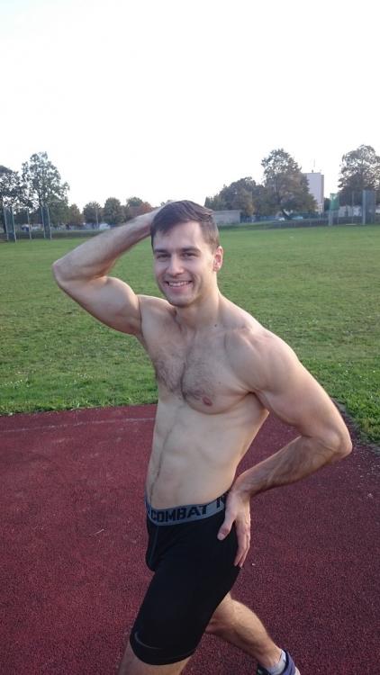 5ac157a1bb381_Tomasrun.thumb.jpg.2da81151dc5d3e985addbc8ccb677d44.jpg