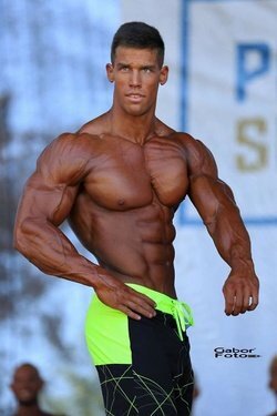 250px-Kris_Evans_Scitec_Muscle_Beach_2016_1.jpg.228ad77e53664ce2751f77655b5d0a00.jpg