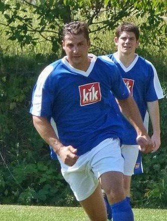 BrandonManilow-FootballPlayer-04.jpg.739f5657009aa8f2c0d7ed0db27cf258.jpg