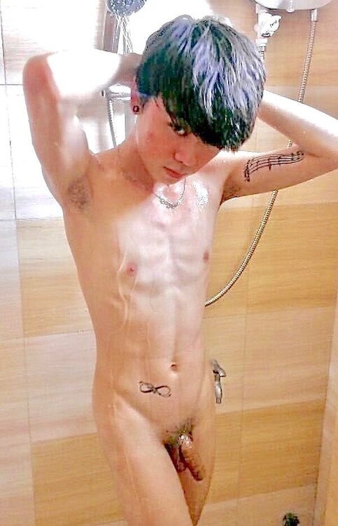 Cock214.thumb.jpg.11345f78b16127ec776a6e0c024304d4.jpg