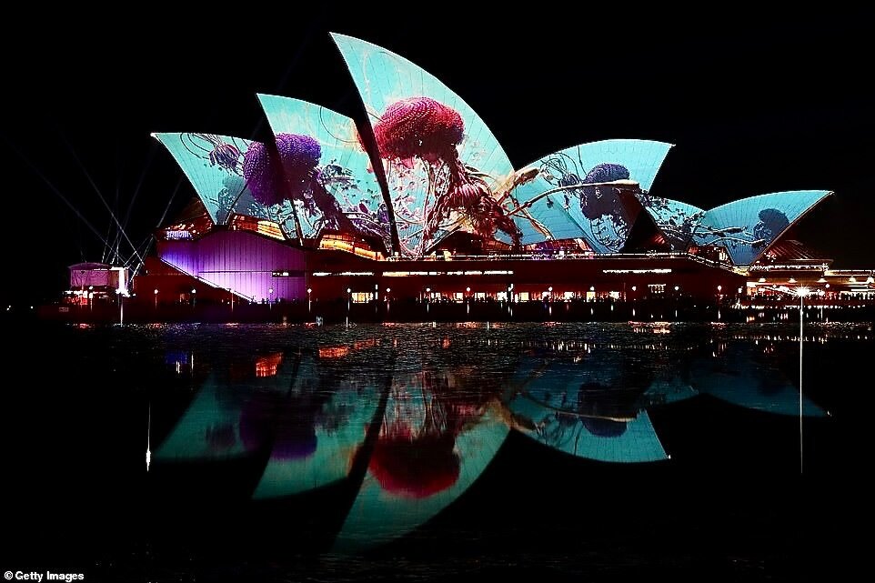 13903838-7066467-Sydney_has_once_again_been_transformed_into_a_light_and_colour_p-a-6_1558693915450.jpg.1048d93da843f8a64f927e5958b69671.jpg