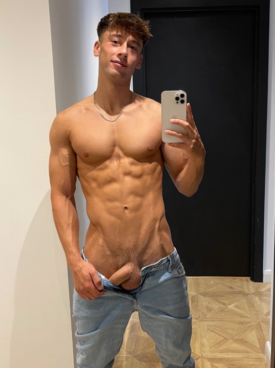 Selfie30.png
