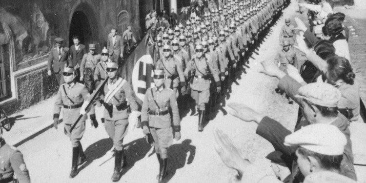 sterreich_wird_deutsch-_Einmarsch_der_deutschen_Polizei_in_Imst_-Tirol-_-_NARA_-_54750x375.jpeg