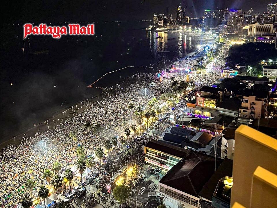 Pattaya-News-4-300000-visitors-spend-2.5-billion-baht-during-Pattaya-Countdown-pic-1.jpg.f2ac1f73c100f6ca7d4fe3edd6406230.jpg