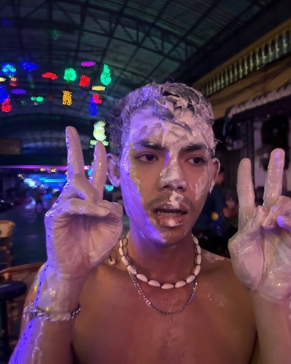 M2MLookslikeapopularboy.thumb.jpg.a48654b942417f379d870c9d48f51e3e.jpg