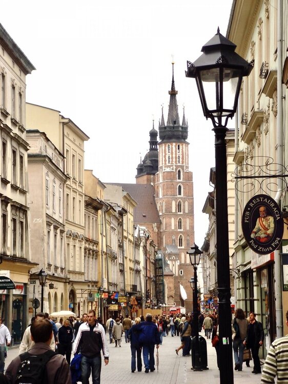 Krakow_Street_lr.thumb.jpg.b7204ae9df547b784d680c6c6483f131.jpg