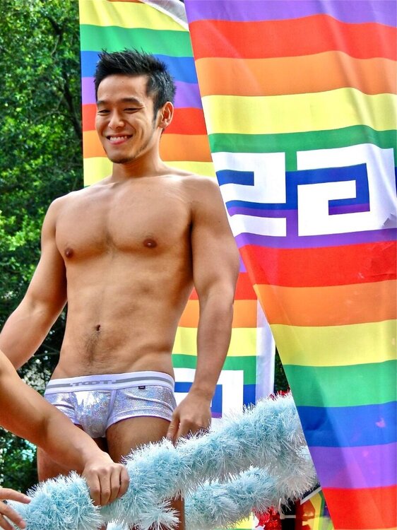 Taipei_Pride_2013_lr13.thumb.jpg.57bbe09ae9653ac8eb7753df26310aa3.jpg