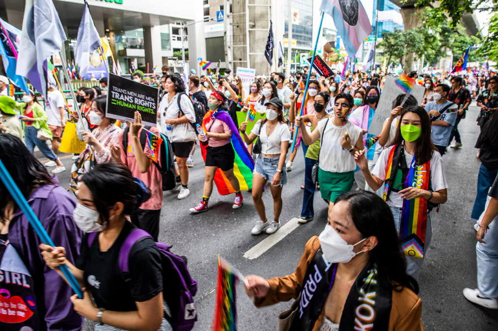 2022_06.05-Bangkok-Gay-Pride-Parade-c-2022_Robert-Dodge-Photography-4352-1024x683.thumb.jpg.b6197e505e27a18d13a6eff66d49ad73.jpg