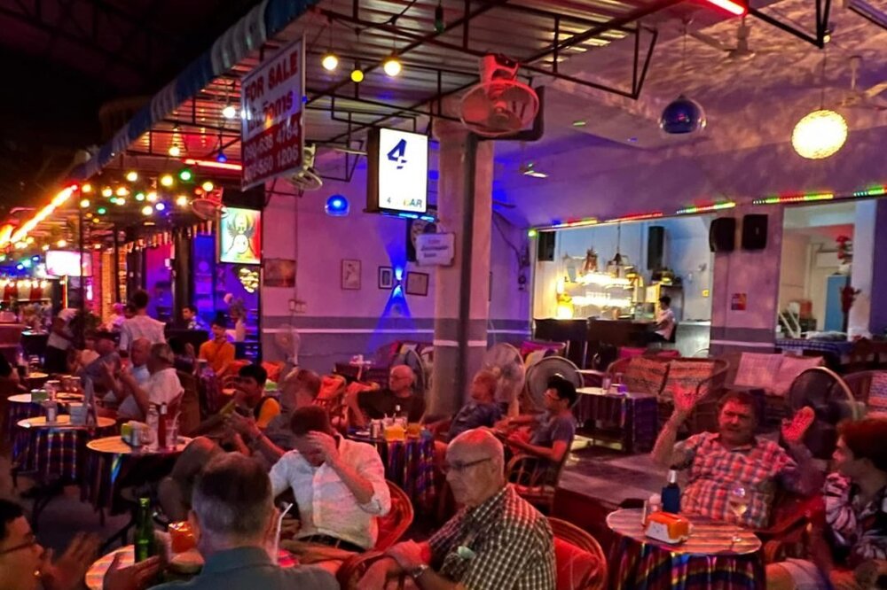 4t-bar-jomtien-complex-1080x720.thumb.jpg.1b536456cf6a00cbb900cdc9bc66a156.jpg