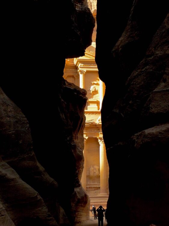 Petra_Treasury_lr1.thumb.jpg.c762c7c0d16ad1319759f48242cd4197.jpg