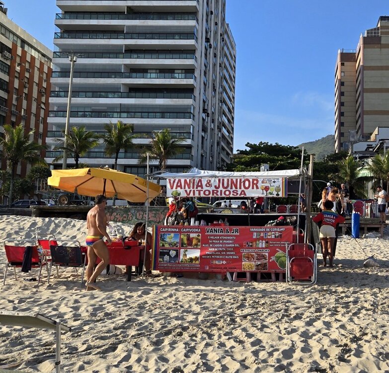 Rio de Janeiro - 2025 - Praia de Ipanema - Vania & Junior 2.jpg