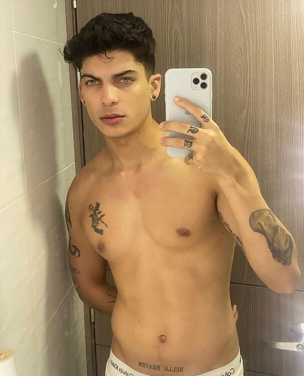 Charlie Hotx139.jpg