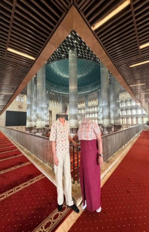 Istiqlal Mosque-defaced.png